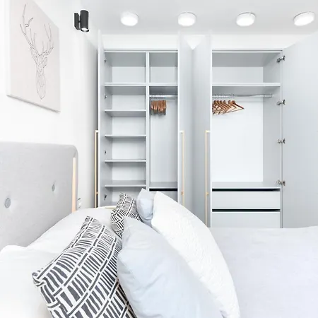 Days - Maisonette - Trendy Area شقة *